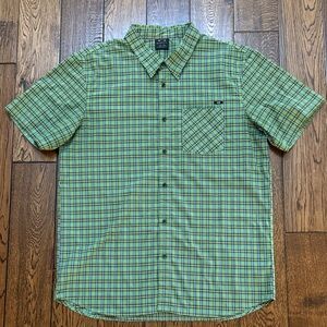 Oakley Short Sleeve Button Down Shirt Men’s XL Green Plaid